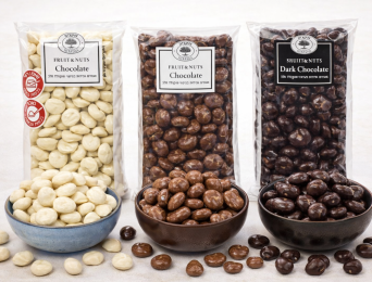 שקדיה מצופים שוקולד – נשנוש איכותי, מפנק ומושלם לאירוח