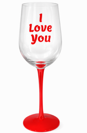 כוס יין רומנטית עם הכיתוב “I Love You”